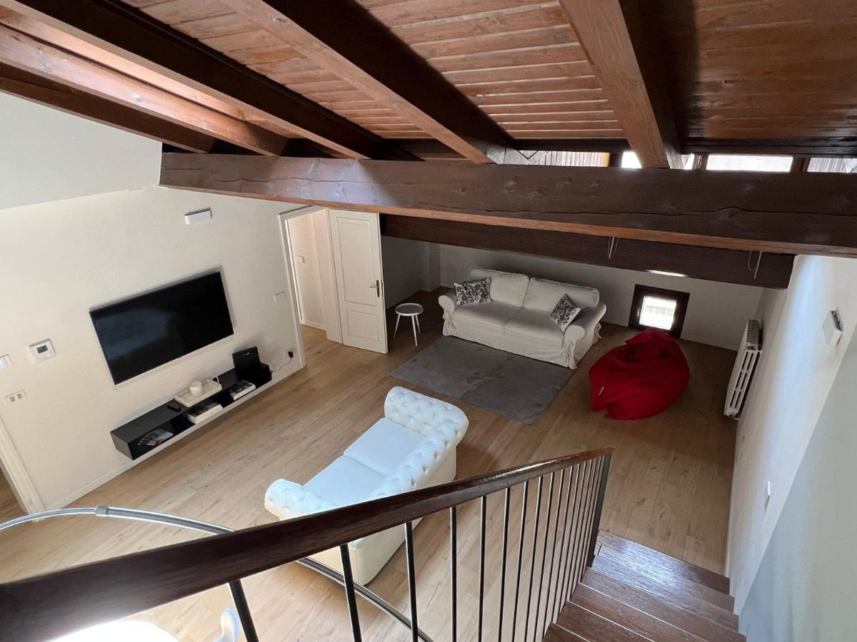 Il Salotto Sul Rio Apartment Mantova Exterior foto