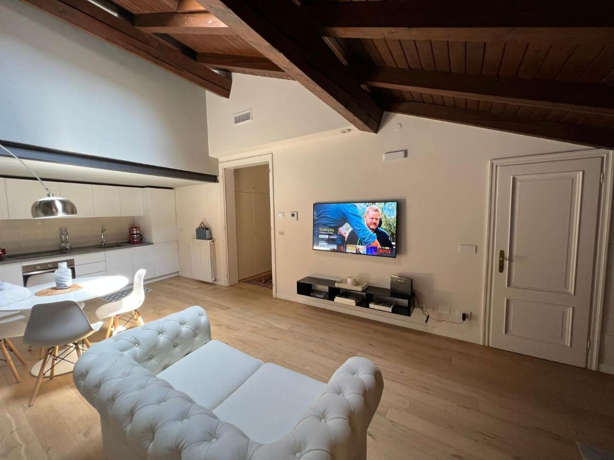 Il Salotto Sul Rio Apartment Mantova Exterior foto