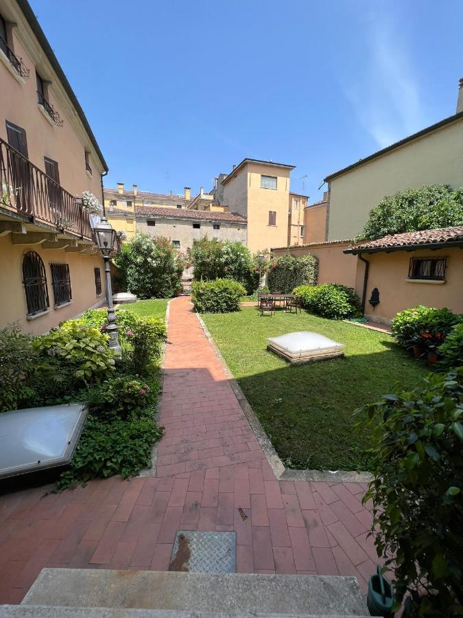 Il Salotto Sul Rio Apartment Mantova Exterior foto